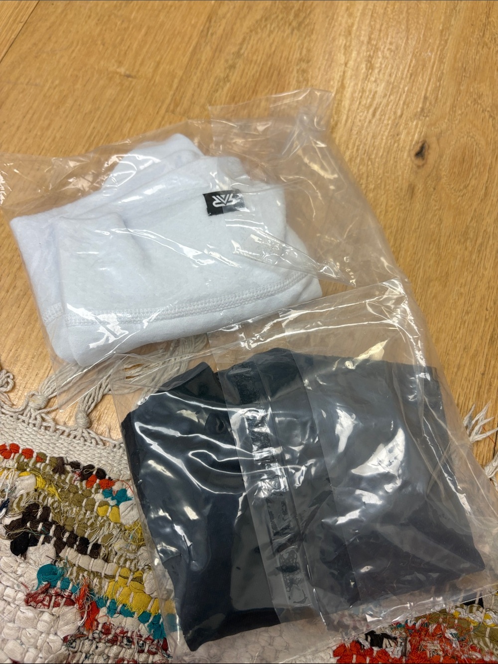 Unbranded Black & White Reversible Beanie Hat - Picture 8 of 8